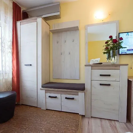 Complex Alutus -camere De Inchiriat 3*