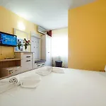Complex Alutus -camere De Inchiriat Guest house 3*