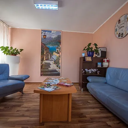 Complex Alutus -camere De Inchiriat