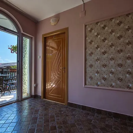 Complex Alutus -camere De Inchiriat Konukevi Mangalya