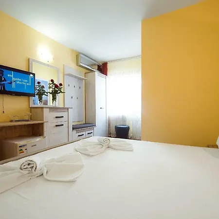 Complex Alutus -camere De Inchiriat Konukevi 3*