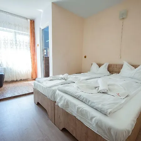 Complex Alutus -camere De Inchiriat 3*