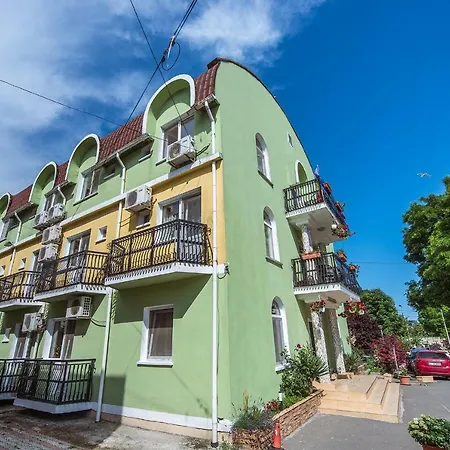 Complex Alutus -camere De Inchiriat 3*