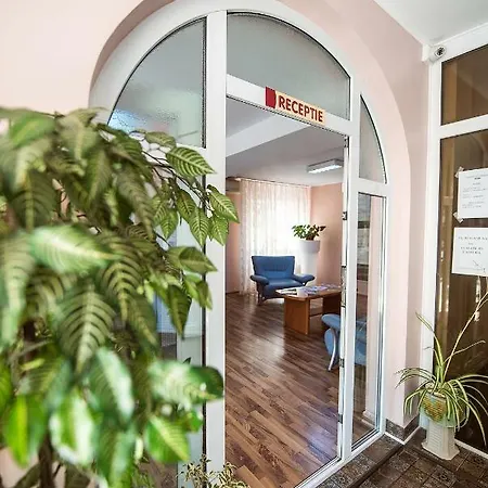 Complex Alutus -camere De Inchiriat 3*