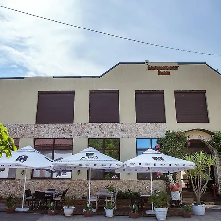 Complex Alutus -camere De Inchiriat