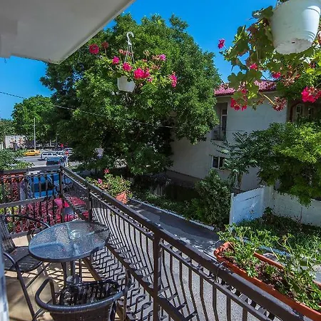 Complex Alutus -camere De Inchiriat 3*