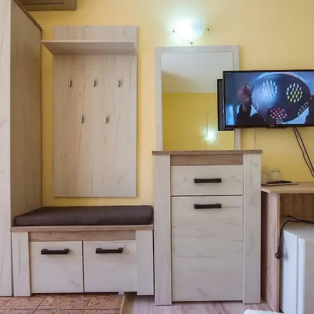 Complex Alutus -camere De Inchiriat